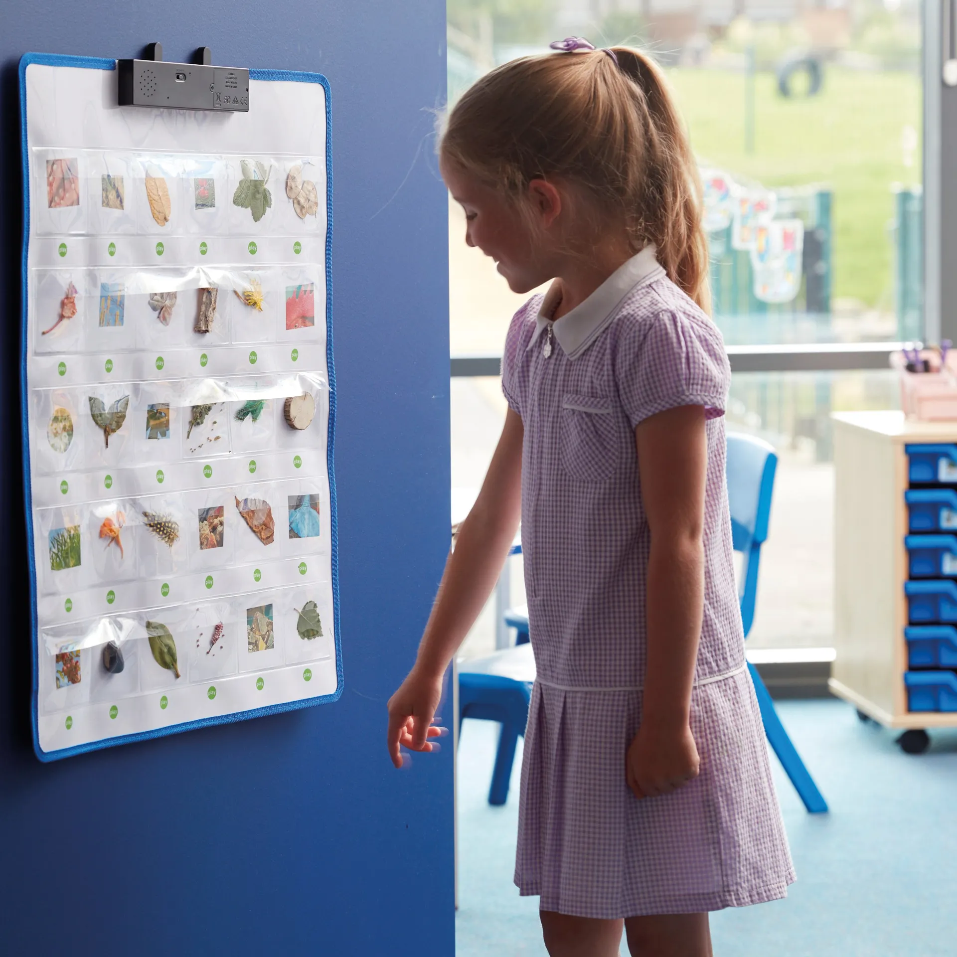 Interaktive Sprach-Rekorder-Tafel mit 30 Einstecktaschen Interaktive Sprach-Rekorder-Tafel mit 30 Einstecktaschen