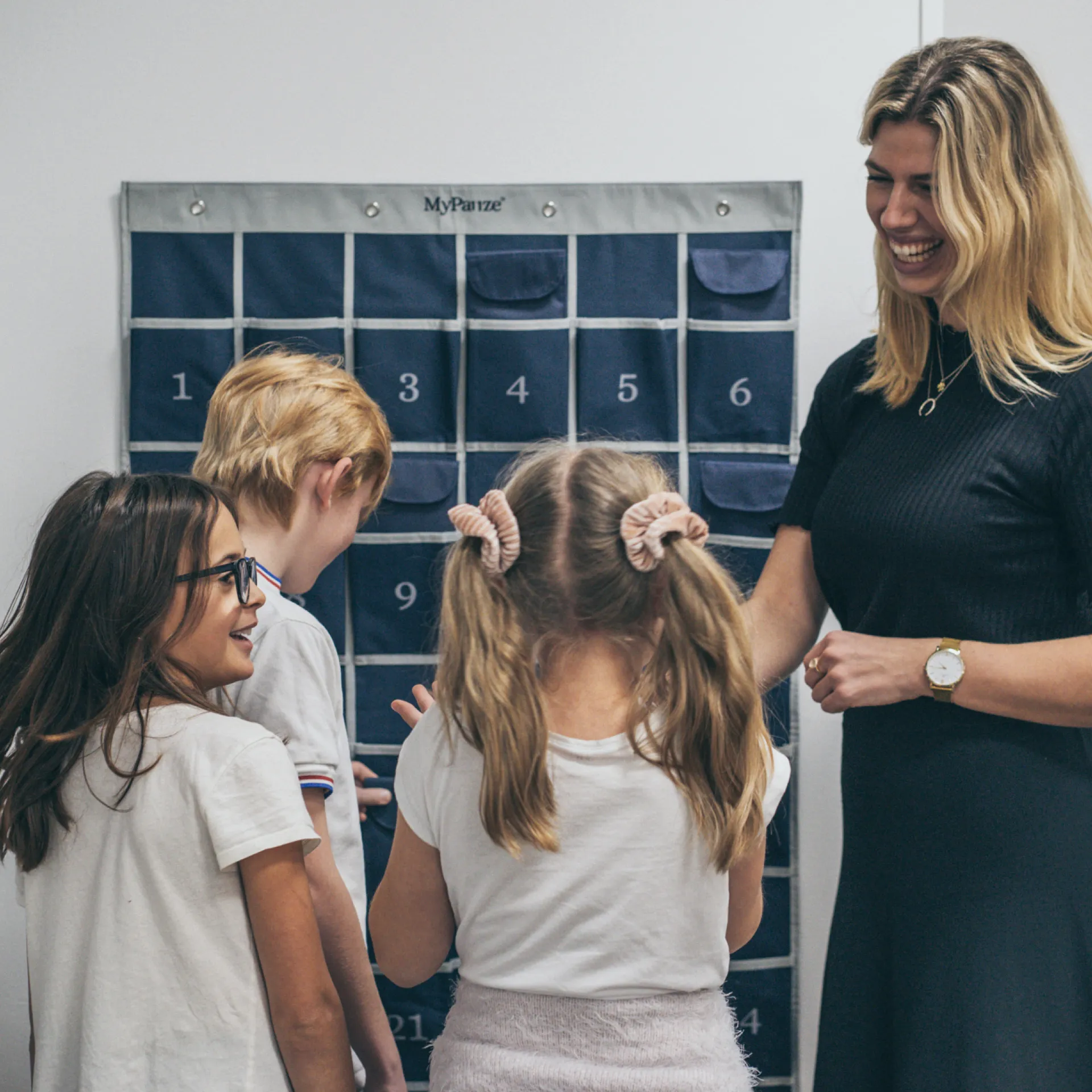 Handy-Hotel "Cyber-Safe" mit 30 Einstecktaschen, 130x78 cm