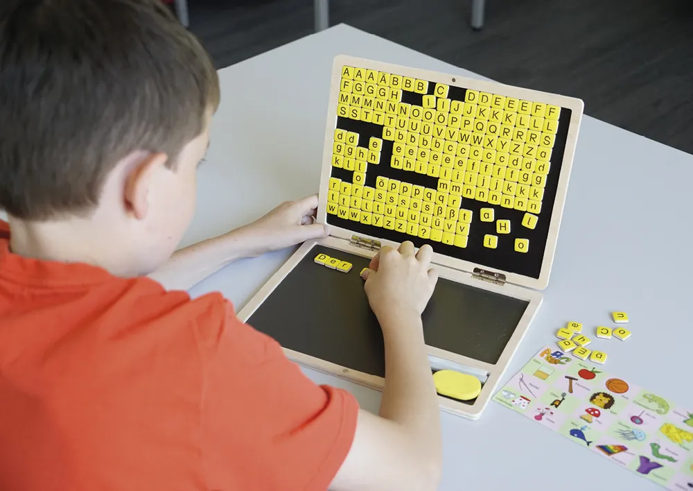 "Lese-Computer" aus Holz, magnetisch